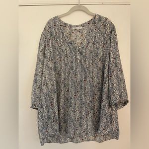 NWOT - Rose + Olive floral top